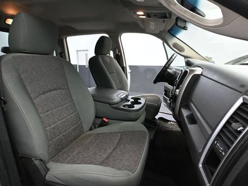Used 2017 RAM 1500 Classic SLT AWD/4WD image 40