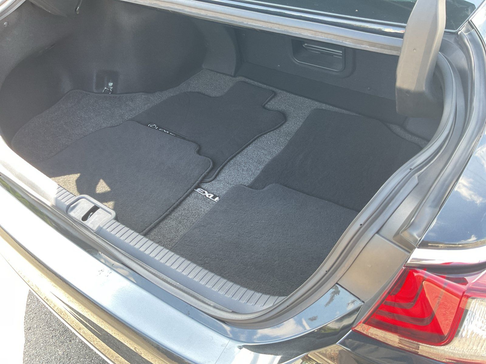 Used 2024 Lexus ES 300h w/ Accessory Package (Z2) FWD image 27