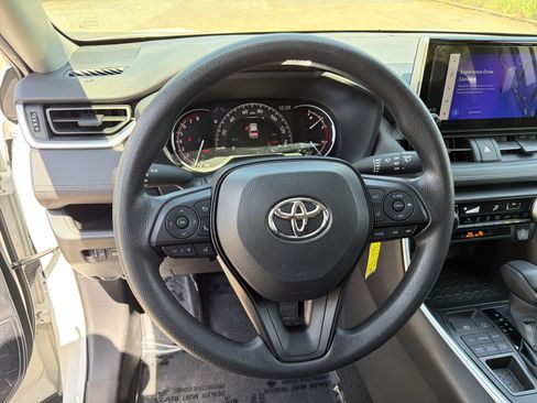 Used 2025 Toyota RAV4 LE AWD/4WD image 23