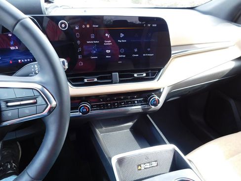 Used 2025 Chevrolet Equinox ACTIV w/ Safety and Technology Package image 34