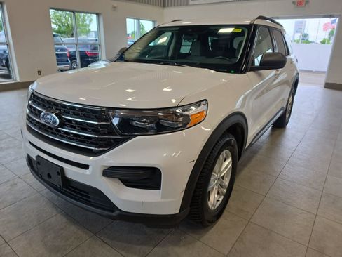 Used 2020 Ford Explorer XLT w/ Comfort Package AWD/4WD image 2