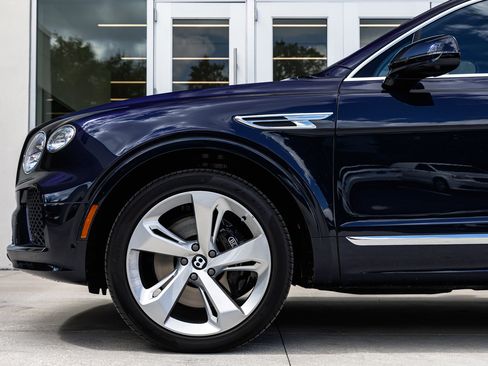 Certified 2024 Bentley Bentayga image 12