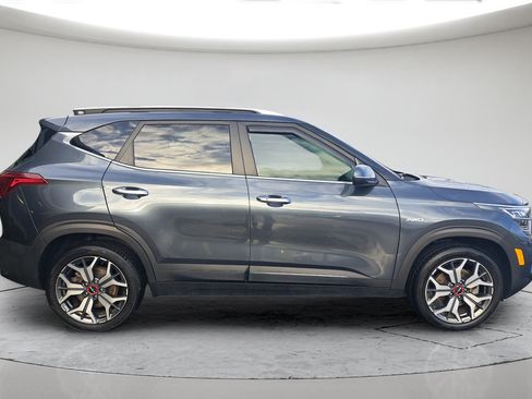 Used 2022 Kia Seltos SX w/ Sunroof Package AWD/4WD image 2