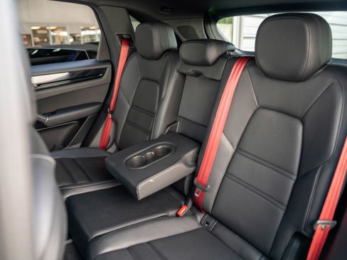 Used 2022 Porsche Cayenne image 29