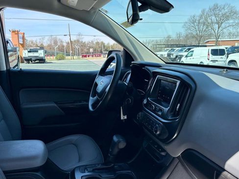 Used 2021 Chevrolet Colorado W/T w/ WT Convenience Package AWD/4WD image 11