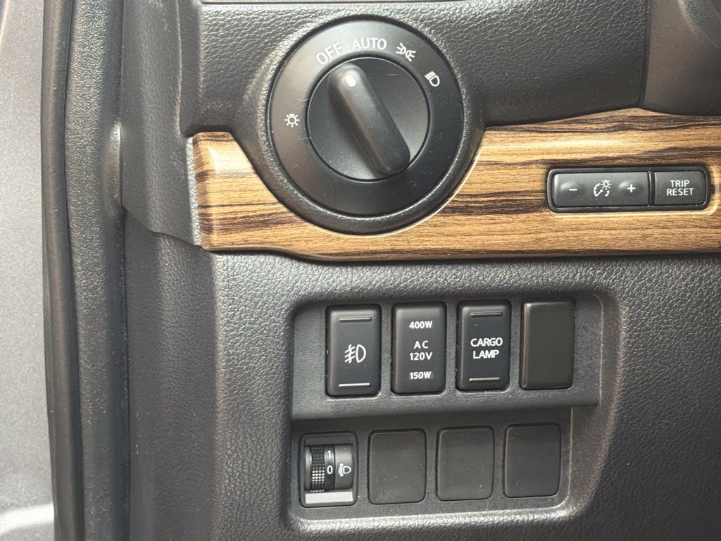 Used 2019 Nissan Titan SL w/ Chrome Package AWD/4WD image 24