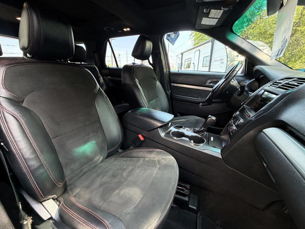 Used 2019 Ford Explorer XLT w/ Equipment Group 202A FWD image 14