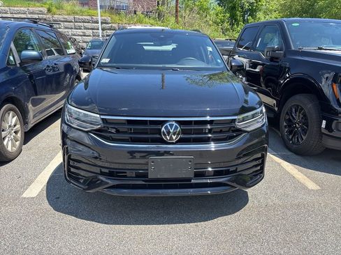 Used 2024 Volkswagen Tiguan SE R-Line AWD/4WD image 2