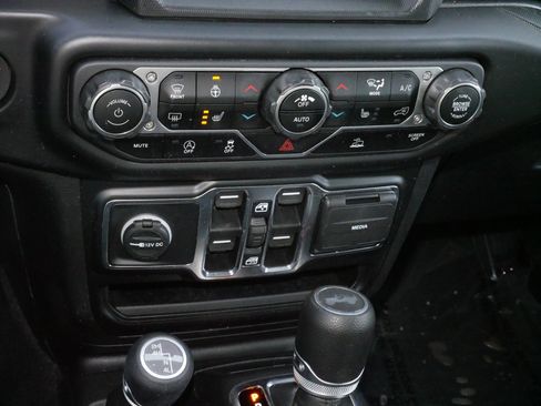 Used 2022 Jeep Wrangler Unlimited Sport image 23