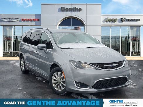 Used 2018 Chrysler Pacifica Touring-L Plus image 1