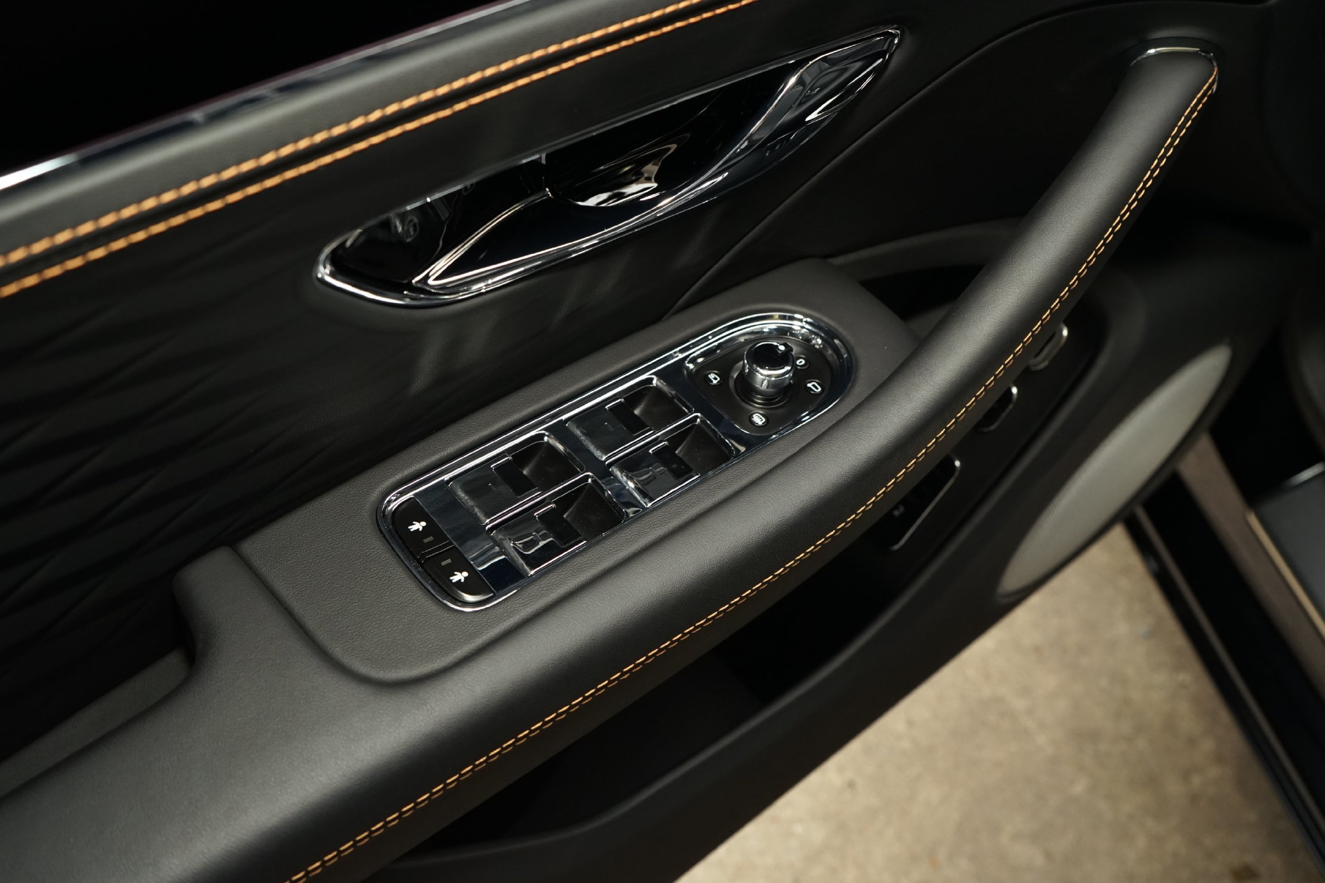 Used 2026 Bentley Flying Spur Azure AWD/4WD image 28