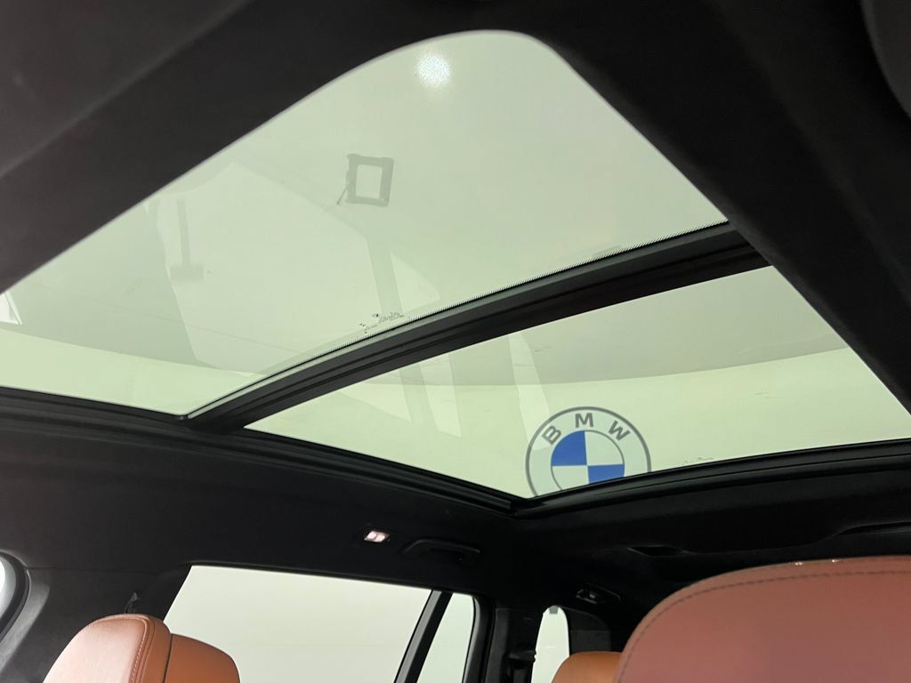 Used 2025 BMW X7 xDrive40i w/ M Sport Package AWD/4WD image 33