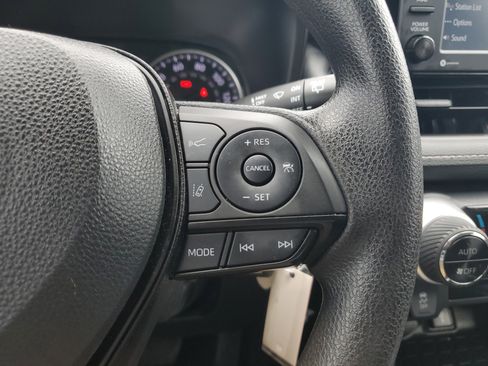 Used 2022 Toyota RAV4 LE image 22