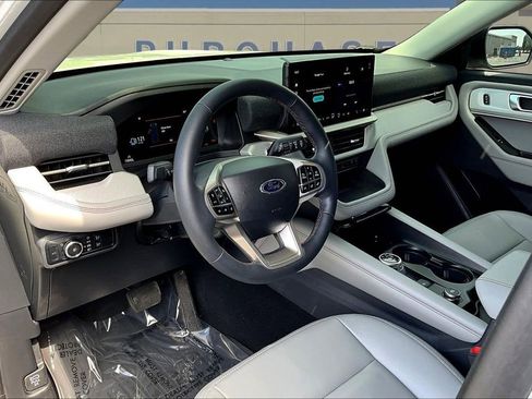 Used 2025 Ford Explorer Active w/ Active Comfort Package AWD/4WD image 19