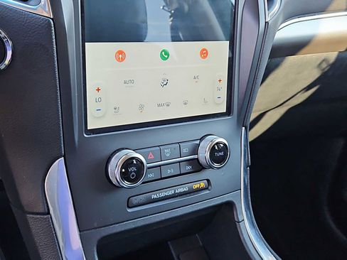 Used 2024 Ford Edge Titanium image 24