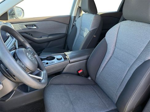 Certified 2021 Nissan Rogue SV image 9