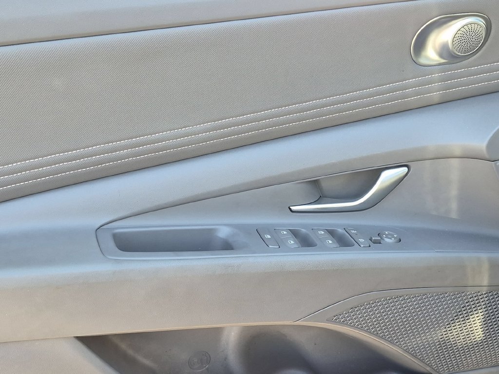 Used 2025 Hyundai Elantra SEL FWD image 11