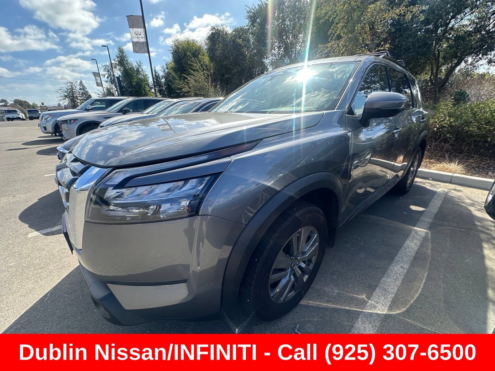 Used 2025 Nissan Pathfinder SV w/ Cargo Package FWD image 2