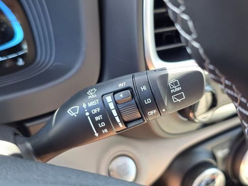 New 2025 Hyundai Venue SEL image 36