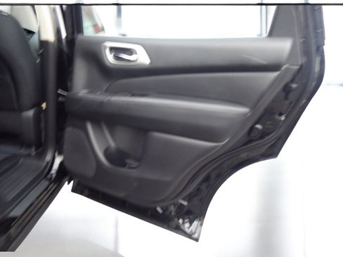 Used 2019 Nissan Pathfinder SV image 21
