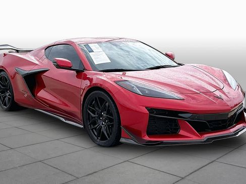 Used 2025 Chevrolet Corvette Z06 RWD image 3