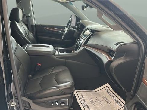 Used 2019 Cadillac Escalade Premium Luxury AWD/4WD image 25