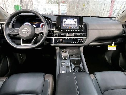 Used 2025 Nissan Pathfinder Platinum FWD image 16