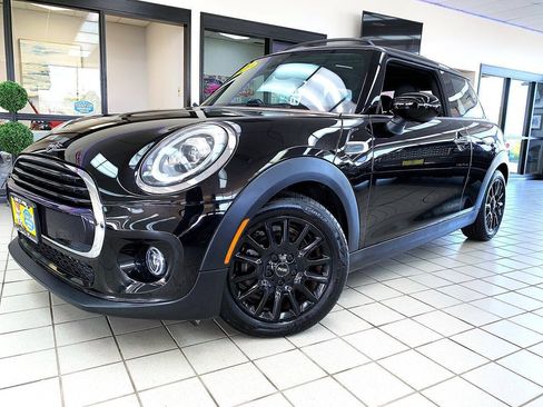 Used 2020 MINI Cooper 2-Door Hardtop FWD image 2