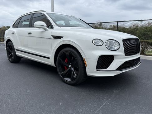 Used 2025 Bentley Bentayga V8 image 9