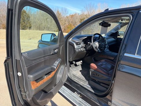 Used 2019 Chevrolet Suburban Premier w/ Premier Plus Edition image 13