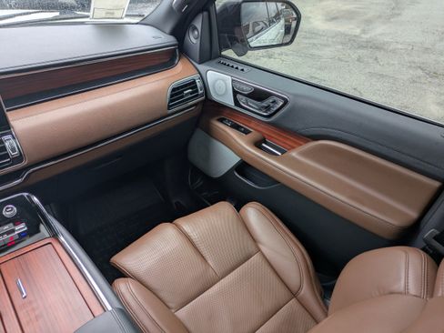 Used 2024 Lincoln Navigator L Reserve AWD/4WD image 19