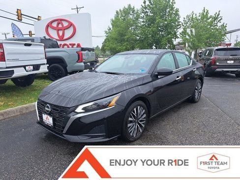 Used 2025 Nissan Altima 2.5 SV FWD image 1