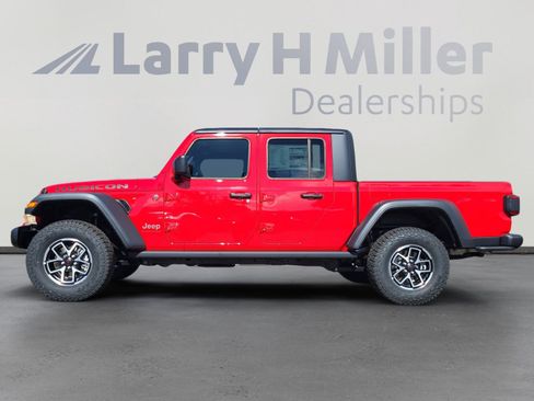 New 2025 Jeep Gladiator Rubicon w/ Convenience Group image 2