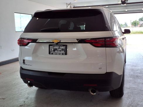 Used 2023 Chevrolet Traverse LT FWD image 3