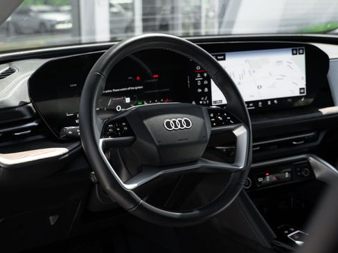 Certified 2025 Audi Q5 Premium w/ Premium Plus AWD/4WD image 11