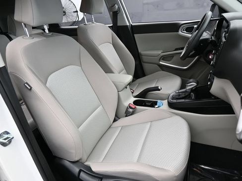 Used 2023 Kia Soul LX FWD image 41