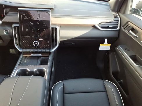 New 2026 GMC Acadia Denali w/ Super Cruise Package image 19