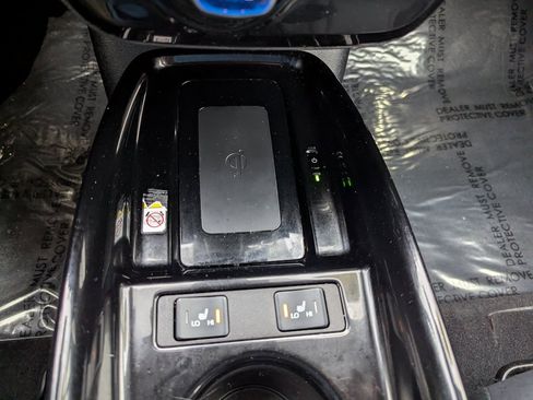 Used 2022 Toyota Prius XLE image 19