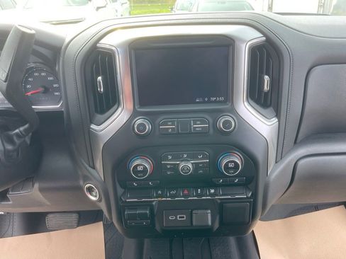 Used 2021 Chevrolet Silverado 1500 LT AWD/4WD image 16