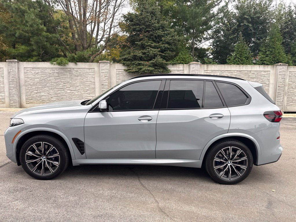 Used 2024 BMW X5 xDrive40i w/ M Sport Package AWD/4WD image 2