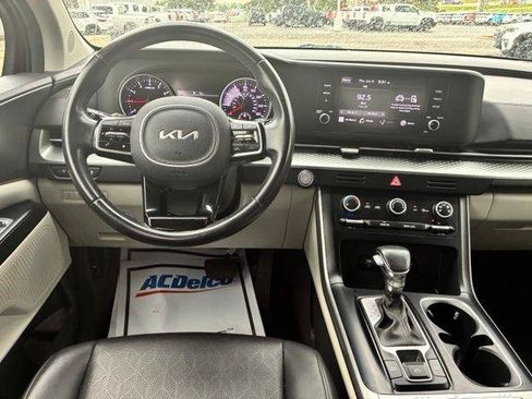 Used 2022 Kia Carnival LX FWD image 13