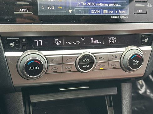 Used 2017 Subaru Outback 2.5i Touring image 21