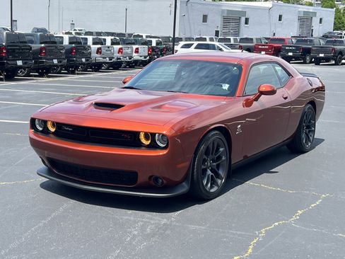 Used 2022 Dodge Challenger R/T Scat Pack w/ Driver Convenience Group RWD image 3