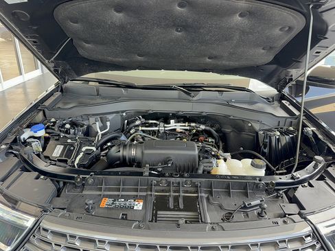 Used 2023 Ford Explorer XLT w/ Equipment Group 202A AWD/4WD image 39