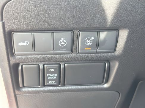 Used 2024 Nissan Armada Platinum w/ Captain's Chairs Package image 36