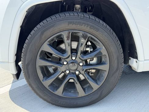 Used 2021 Jeep Grand Cherokee Laredo X RWD image 9