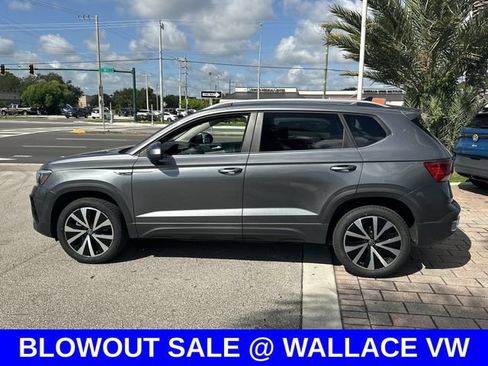Certified 2023 Volkswagen Taos SE FWD image 9
