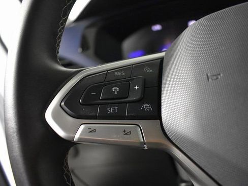 Used 2024 Volkswagen Taos SE image 15