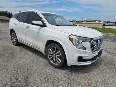 Used 2022 GMC Terrain Denali w/ Denali Premium Package AWD/4WD image 1