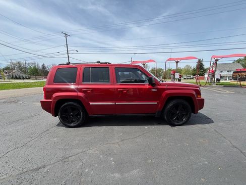 Used 2010 Jeep Patriot Latitude AWD/4WD image 7
